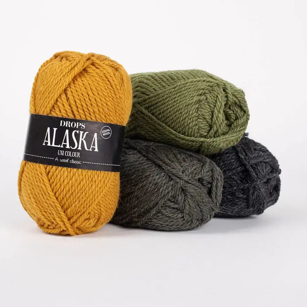 Alaska Mix (04) Gris | Imagen de un ovillos de lana virgen sin tratar de la marca Drop Design en primera plano, de color Gris