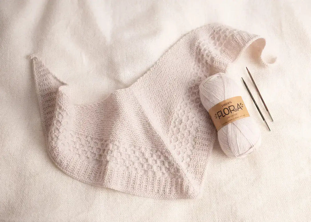 Drops Flora Uni Colour (02) Blanco