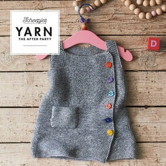 Patrón impreso YARN The After Party nº 113 – Cute as a Button Pinafore (Scheepjes) - Detalle 1