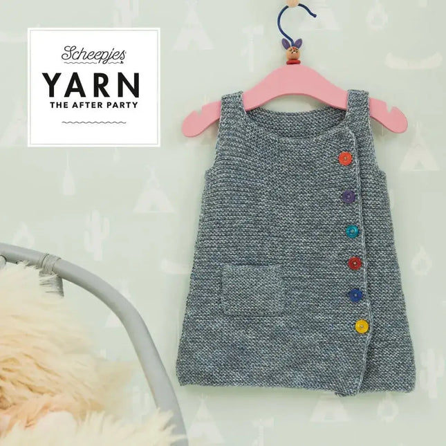 Patrón impreso YARN The After Party nº 113 – Cute as a Button Pinafore (Scheepjes) - Detalle 3