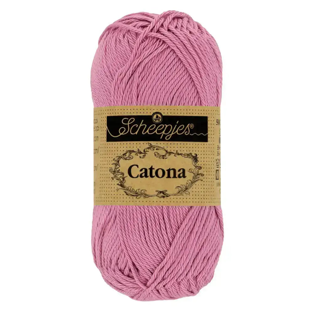 Catona (398) Colonial Rose | Primer plano de un ovillo de hilo de algodón mercerizado Catona de la marca Scheepjes de 50gr en color rosa colonial