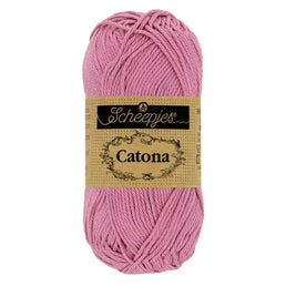 Catona (398) Colonial Rose | Primer plano de un ovillo de hilo de algodón mercerizado Catona de la marca Scheepjes de 50gr en color rosa colonial