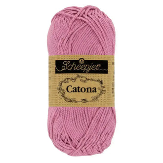 Catona (398) Colonial Rose | Primer plano de un ovillo de hilo de algodón mercerizado Catona de la marca Scheepjes de 50gr en color rosa colonial