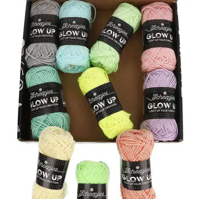 Scheepjes Glow Up Colour Pack 10 ovillos luminidiscentes en caja