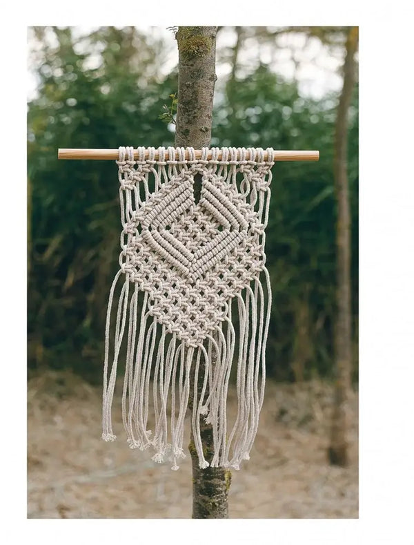 Abha macramé: 15 proyectos paso a paso para adentrarnos en la técnica de los nudos - ejemplo tapiz