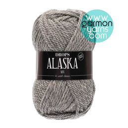 Alaska Mix (04) Gris | Imagen de un ovillos de lana virgen sin tratar de la marca Drop Design en primera plano, de color Gris