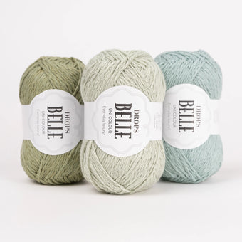 Belle Uni Color (32) - Menta | Primer plano de 3 ovillos puestos de pie, tres colores verdes de diferente tonalidad