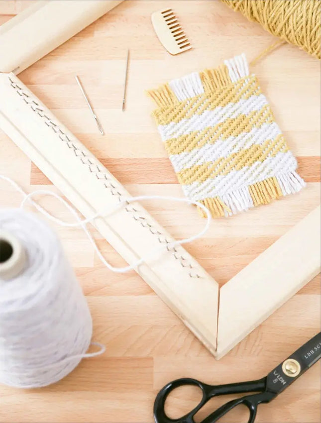 Libro Tejer en telar: Guía para hacer complementos y decorar la casa con diseños modernos - Página interior