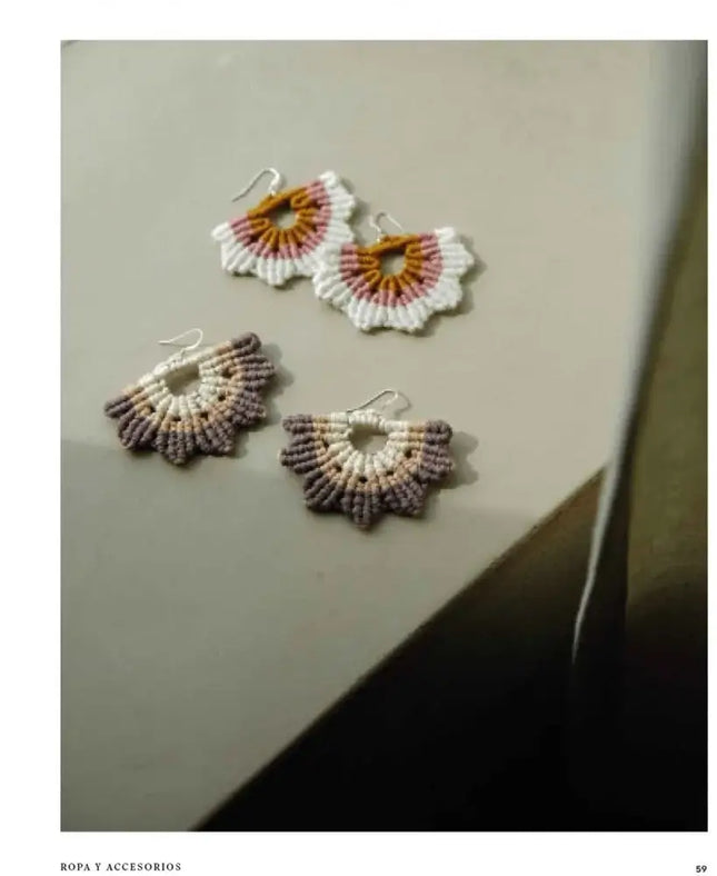 Macramé: accesorios. Una guía para crear piezas únicas para ti y para tu hogar - Ejemplo de pendientes acabados