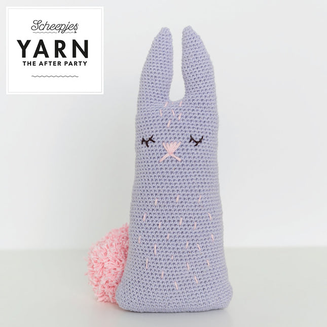 Scheepjes Linen Soft - Imagen de detalle de amigurumi (conejito) tejido con Linen Soft