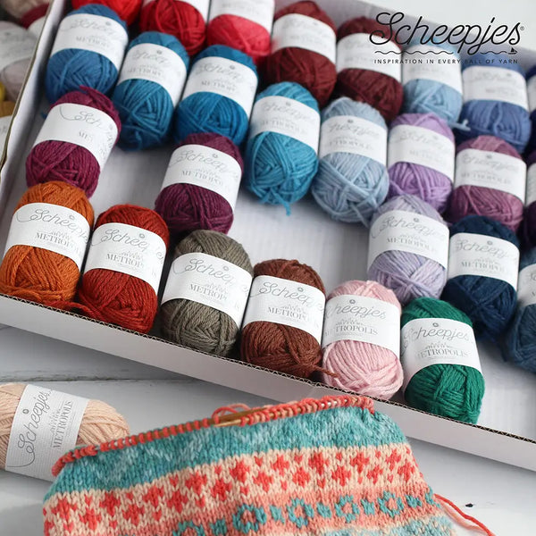 SCHEEPJES - Metropolis colour pack - maleta con 80 colores detalle de cerca de los ovillos